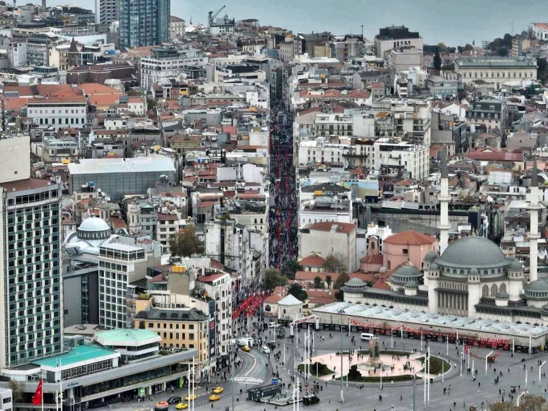 İstiklal Caddesi, Türk bayraklarıyla donatıldı 18